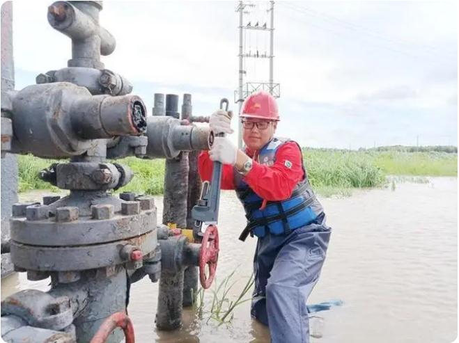 險(xiǎn)不除、人不休，水不降、人不退！大慶油田朝陽(yáng)溝油田全力迎戰(zhàn)防汛“大考”